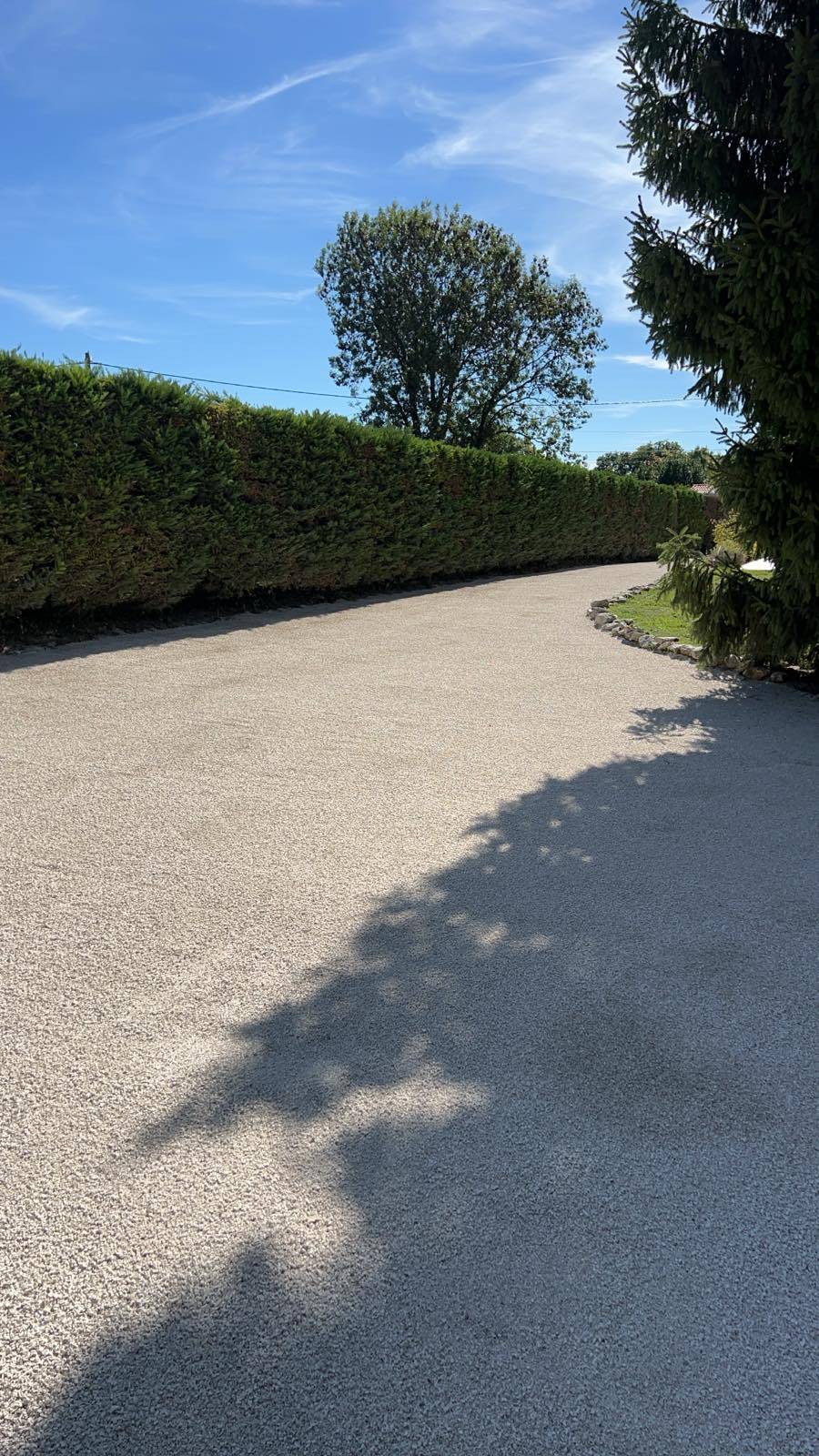 Cour en bicouche ton pierre